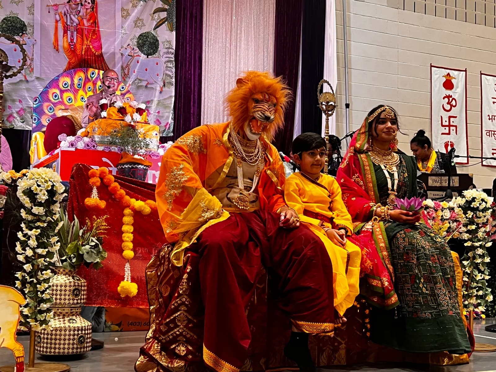 Bhagwan Narsimha depicted before the sangat