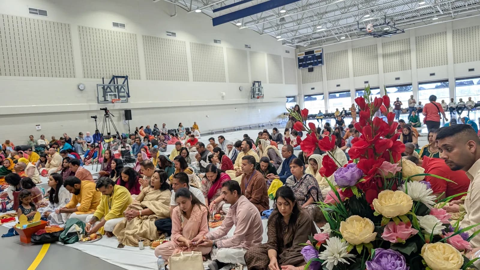 The congregation seated for the evening katha